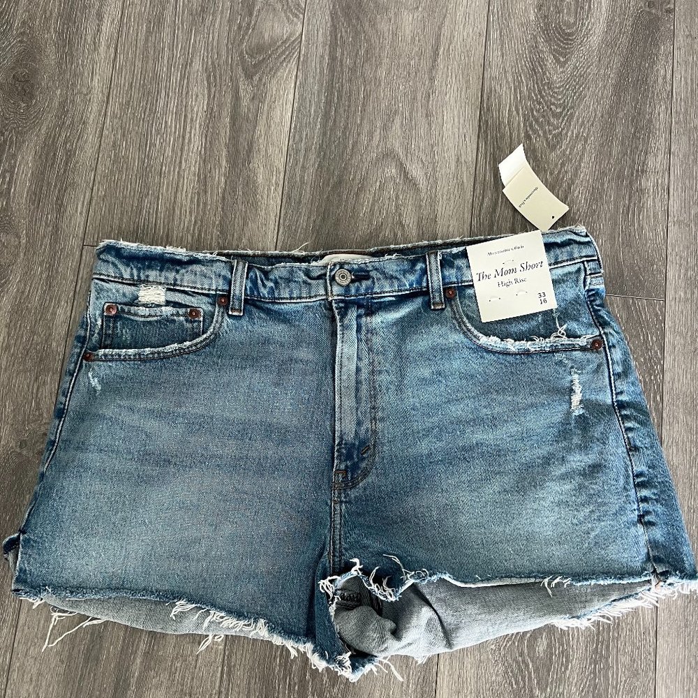 Abercrombie & Fitch - High Rise Mom Shorts - Size 33 - NWT